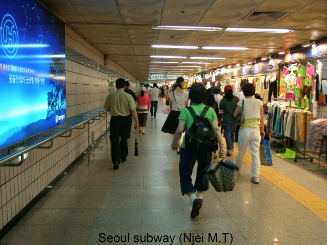 Subway in scene in Seoul (photo:Njei M.T)